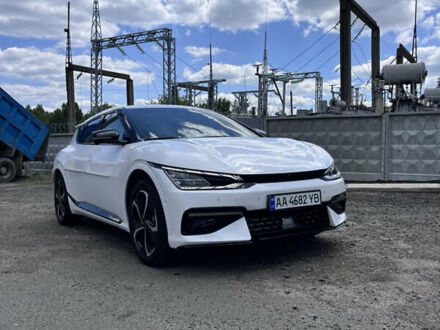 Киа EV6 2021 в Киеве на Automoto.ua Белый Киа EV6, объемом двигателя 0 л и пробегом 39 тыс. км за 31200 $, фото 1 на Automoto.ua