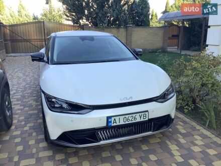 Киа EV6 2021 в Киеве на Automoto.ua Белый Киа EV6, объемом двигателя 0 л и пробегом 78 тыс. км за 22000 $, фото 1 на Automoto.ua