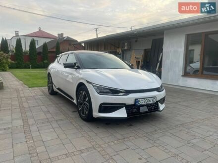Белый Киа EV6, объемом двигателя 0 л и пробегом 119 тыс. км за 26500 $, фото 1 на Automoto.ua