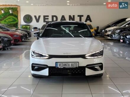 Киа EV6 2021 в Киеве на Automoto.ua Белый Киа EV6, объемом двигателя 0 л и пробегом 2 тыс. км за 45500 $, фото 1 на Automoto.ua