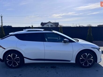 Белый Киа EV6, объемом двигателя 0 л и пробегом 87 тыс. км за 29000 $, фото 1 на Automoto.ua