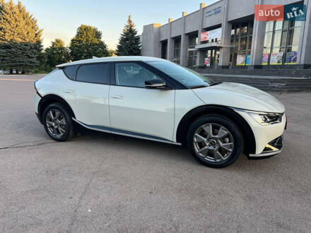 Белый Киа EV6, объемом двигателя 0 л и пробегом 55 тыс. км за 25999 $, фото 1 на Automoto.ua