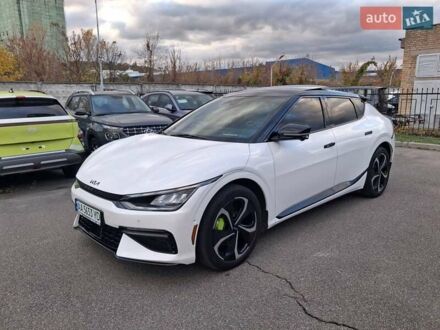 Киа EV6 2022 в Киеве на Automoto.ua Белый Киа EV6, объемом двигателя 0 л и пробегом 73 тыс. км за 26700 $, фото 1 на Automoto.ua