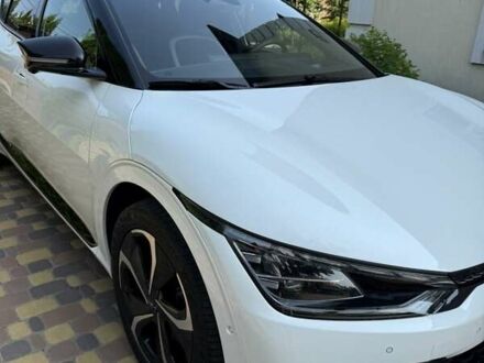 Киа EV6 2022 в Киеве на Automoto.ua Белый Киа EV6, объемом двигателя 0 л и пробегом 117 тыс. км за 21500 $, фото 1 на Automoto.ua