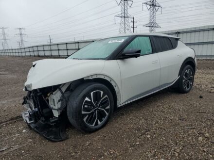 Киа EV6 2022 в Львове на Automoto.ua Белый Киа EV6, объемом двигателя 0 л и пробегом 60 тыс. км за 14800 $, фото 1 на Automoto.ua
