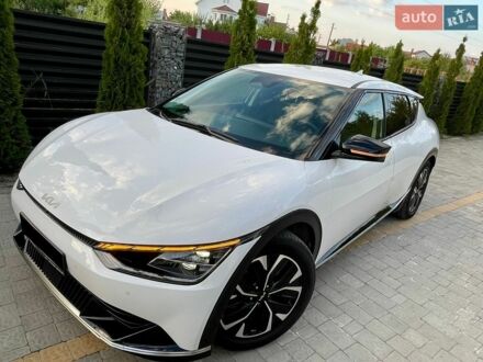 Белый Киа EV6, объемом двигателя 0 л и пробегом 104 тыс. км за 21700 $, фото 1 на Automoto.ua