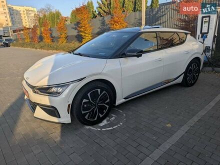 Белый Киа EV6, объемом двигателя 0 л и пробегом 58 тыс. км за 26000 $, фото 1 на Automoto.ua