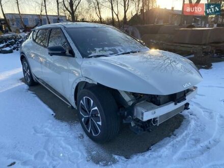 Киа EV6 2022 в Луцке на Automoto.ua Белый Киа EV6, объемом двигателя 0 л и пробегом 21 тыс. км за 15500 $, фото 1 на Automoto.ua