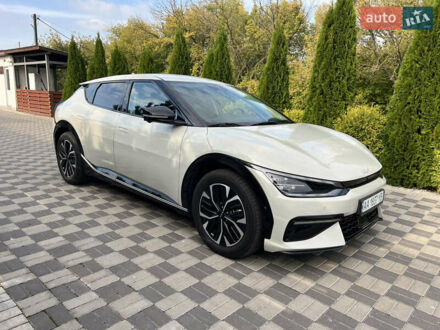 Киа EV6 2022 в Киеве на Automoto.ua Белый Киа EV6, объемом двигателя 0 л и пробегом 41 тыс. км за 26400 $, фото 1 на Automoto.ua