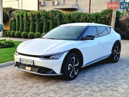 Киа EV6 2022 в Запорожье на Automoto.ua Белый Киа EV6, объемом двигателя 0 л и пробегом 33 тыс. км за 28900 $, фото 1 на Automoto.ua