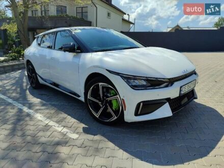 Киа EV6 2023 в Черновцах на Automoto.ua Белый Киа EV6, объемом двигателя 0 л и пробегом 3 тыс. км за 35500 $, фото 1 на Automoto.ua