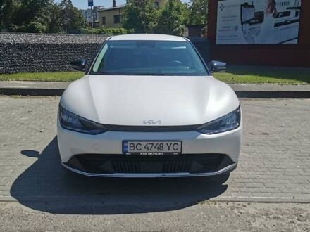 Киа EV6 2023 в Львове на Automoto.ua Белый Киа EV6, объемом двигателя 0 л и пробегом 24 тыс. км за 25200 $, фото 1 на Automoto.ua