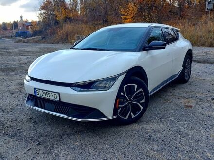 Белый Киа EV6, объемом двигателя 0.17 л и пробегом 74 тыс. км за 21900 $, фото 1 на Automoto.ua