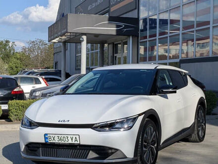 Киа EV6 2023 в Каменце-Подольском на Automoto.ua Белый Киа EV6, объемом двигателя 0 л и пробегом 30 тыс. км за 27100 $, фото 1 на Automoto.ua
