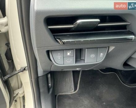 Бежевый Киа EV6, объемом двигателя 0 л и пробегом 33 тыс. км за 25750 $, фото 20 на Automoto.ua