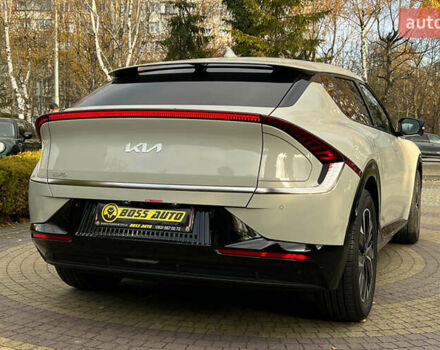 Бежевый Киа EV6, объемом двигателя 0 л и пробегом 2 тыс. км за 31850 $, фото 6 на Automoto.ua