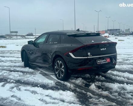 Черный Киа EV6, объемом двигателя 0 л и пробегом 59 тыс. км за 25340 $, фото 6 на Automoto.ua