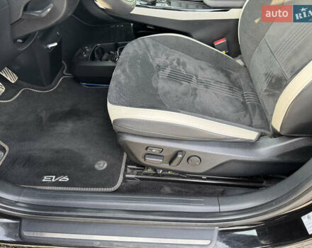 Черный Киа EV6, объемом двигателя 0 л и пробегом 80 тыс. км за 29500 $, фото 21 на Automoto.ua