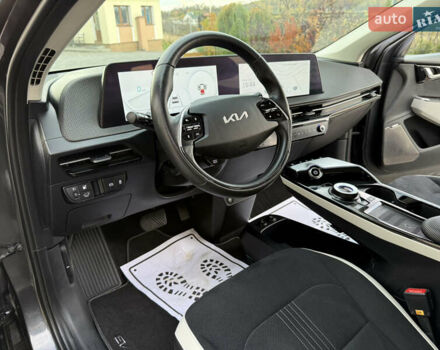 Черный Киа EV6, объемом двигателя 0 л и пробегом 54 тыс. км за 23999 $, фото 35 на Automoto.ua
