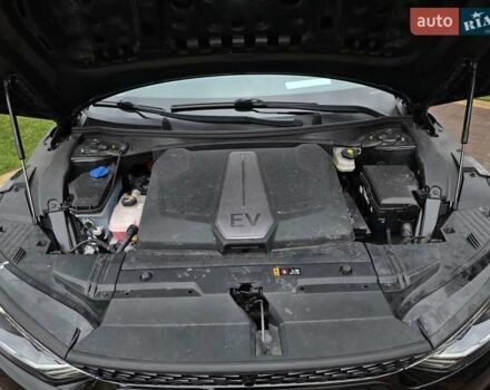 Черный Киа EV6, объемом двигателя 0 л и пробегом 49 тыс. км за 28900 $, фото 8 на Automoto.ua