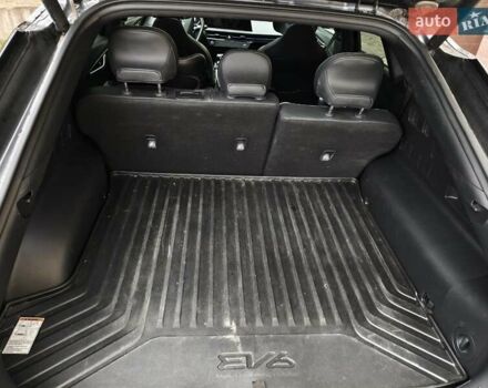 Черный Киа EV6, объемом двигателя 0 л и пробегом 47 тыс. км за 25800 $, фото 9 на Automoto.ua