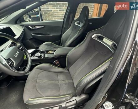 Черный Киа EV6, объемом двигателя 0 л и пробегом 50 тыс. км за 29500 $, фото 9 на Automoto.ua
