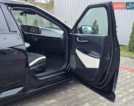 Черный Киа EV6, объемом двигателя 0 л и пробегом 55 тыс. км за 25500 $, фото 51 на Automoto.ua