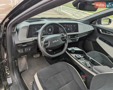 Чорний Кіа EV6, об'ємом двигуна 0 л та пробігом 92 тис. км за 28500 $, фото 7 на Automoto.ua