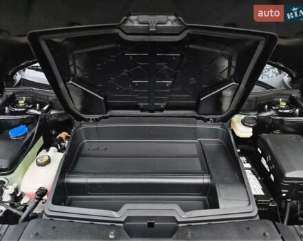 Черный Киа EV6, объемом двигателя 0 л и пробегом 55 тыс. км за 25500 $, фото 99 на Automoto.ua