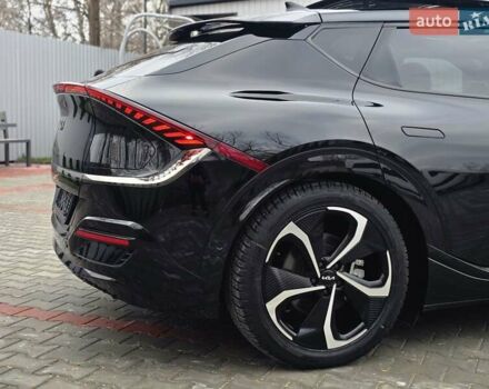 Черный Киа EV6, объемом двигателя 0 л и пробегом 55 тыс. км за 25500 $, фото 40 на Automoto.ua