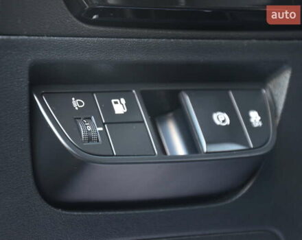 Черный Киа EV6, объемом двигателя 0 л и пробегом 79 тыс. км за 25450 $, фото 41 на Automoto.ua