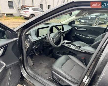 Черный Киа EV6, объемом двигателя 0 л и пробегом 123 тыс. км за 18900 $, фото 19 на Automoto.ua