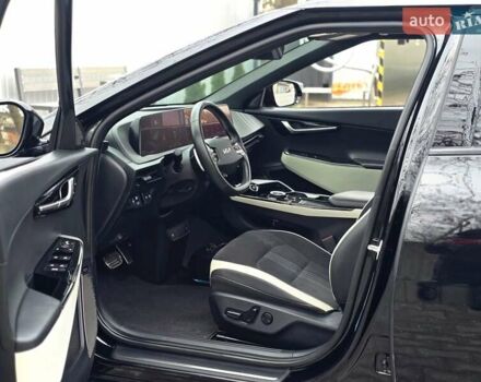 Черный Киа EV6, объемом двигателя 0 л и пробегом 55 тыс. км за 25500 $, фото 67 на Automoto.ua