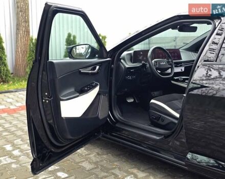 Черный Киа EV6, объемом двигателя 0 л и пробегом 55 тыс. км за 25500 $, фото 61 на Automoto.ua