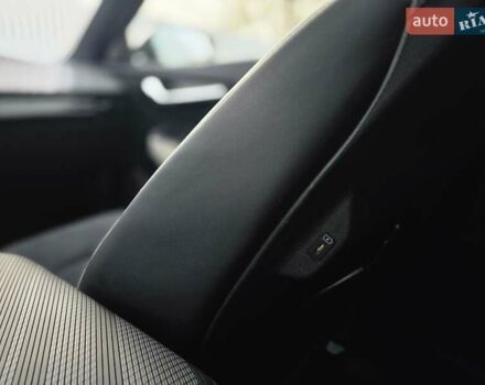 Черный Киа EV6, объемом двигателя 0 л и пробегом 55 тыс. км за 25500 $, фото 93 на Automoto.ua