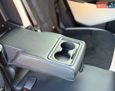 Черный Киа EV6, объемом двигателя 0 л и пробегом 80 тыс. км за 22900 $, фото 98 на Automoto.ua