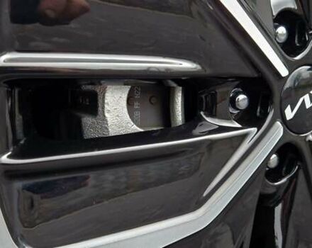 Черный Киа EV6, объемом двигателя 0 л и пробегом 76 тыс. км за 23900 $, фото 16 на Automoto.ua