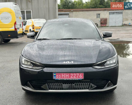 Черный Киа EV6, объемом двигателя 0 л и пробегом 49 тыс. км за 25000 $, фото 1 на Automoto.ua