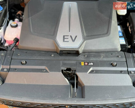 Черный Киа EV6, объемом двигателя 0 л и пробегом 80 тыс. км за 22900 $, фото 111 на Automoto.ua