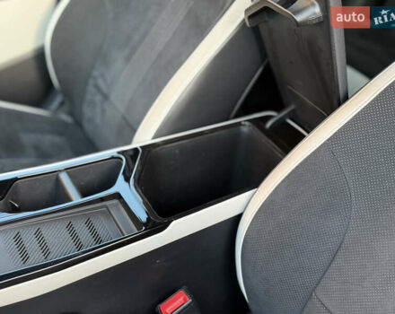 Черный Киа EV6, объемом двигателя 0 л и пробегом 80 тыс. км за 22900 $, фото 62 на Automoto.ua