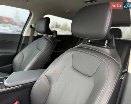 Чорний Кіа EV6, об'ємом двигуна 0 л та пробігом 7 тис. км за 26999 $, фото 9 на Automoto.ua