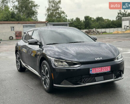 Черный Киа EV6, объемом двигателя 0 л и пробегом 49 тыс. км за 25000 $, фото 2 на Automoto.ua