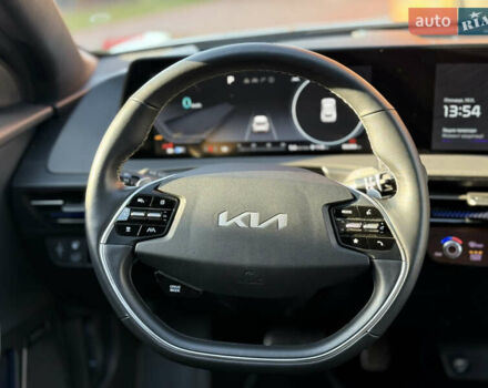 Черный Киа EV6, объемом двигателя 0 л и пробегом 80 тыс. км за 22900 $, фото 70 на Automoto.ua
