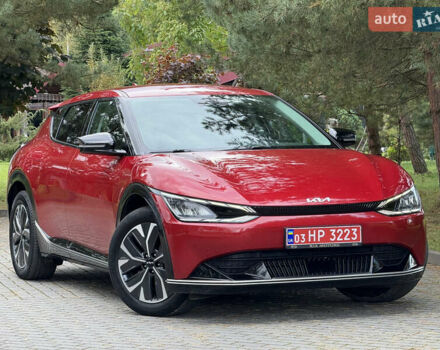 Красный Киа EV6, объемом двигателя 0 л и пробегом 52 тыс. км за 25500 $, фото 2 на Automoto.ua