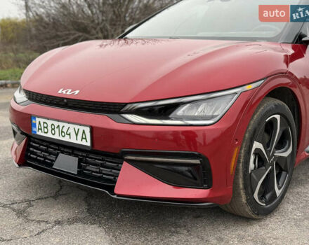 Красный Киа EV6, объемом двигателя 0 л и пробегом 53 тыс. км за 33900 $, фото 2 на Automoto.ua