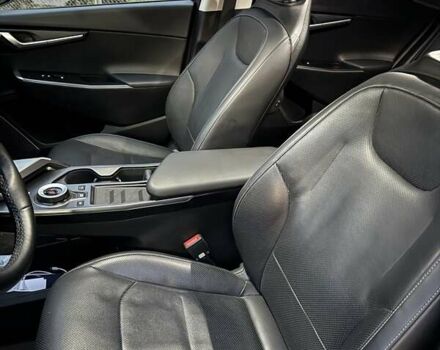 Червоний Кіа EV6, об'ємом двигуна 0 л та пробігом 82 тис. км за 27000 $, фото 12 на Automoto.ua