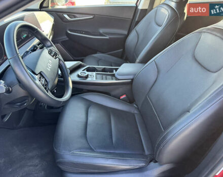 Красный Киа EV6, объемом двигателя 0 л и пробегом 80 тыс. км за 24000 $, фото 10 на Automoto.ua