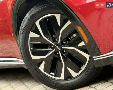 Красный Киа EV6, объемом двигателя 0 л и пробегом 54 тыс. км за 25950 $, фото 4 на Automoto.ua