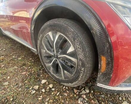 Красный Киа EV6, объемом двигателя 0 л и пробегом 27 тыс. км за 16800 $, фото 1 на Automoto.ua