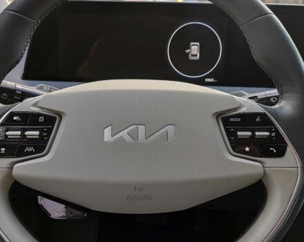 Серый Киа EV6, объемом двигателя 77 л и пробегом 64 тыс. км за 32999 $, фото 8 на Automoto.ua
